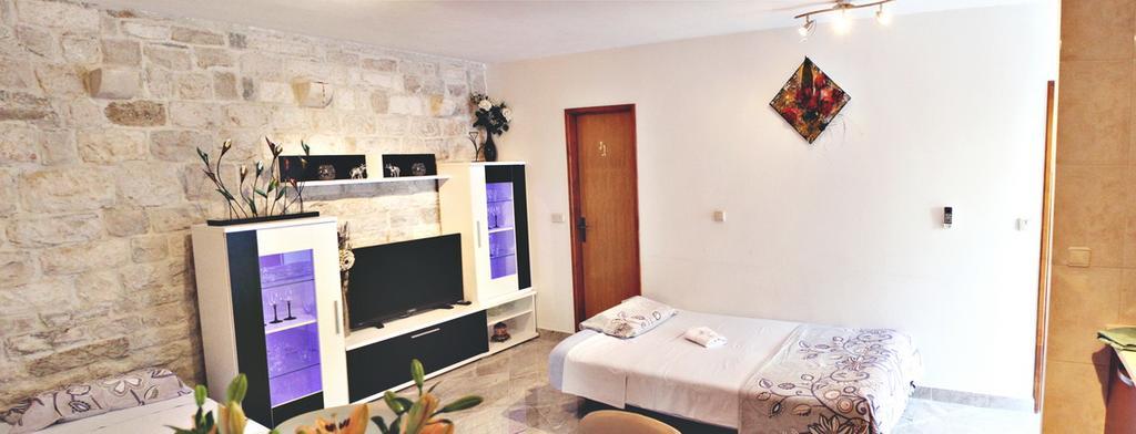 Apartment Romic Omiš Kültér fotó